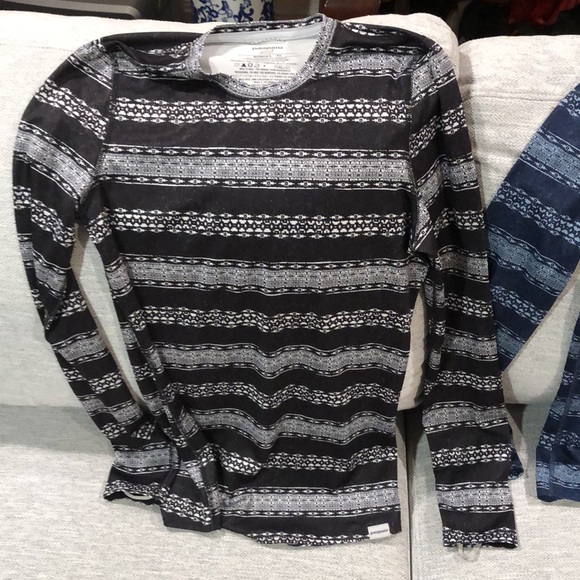 Patagonia - 2 Women’s XS Base layer soft tops for amazing comfort in all sports! - Picture 2 of 10